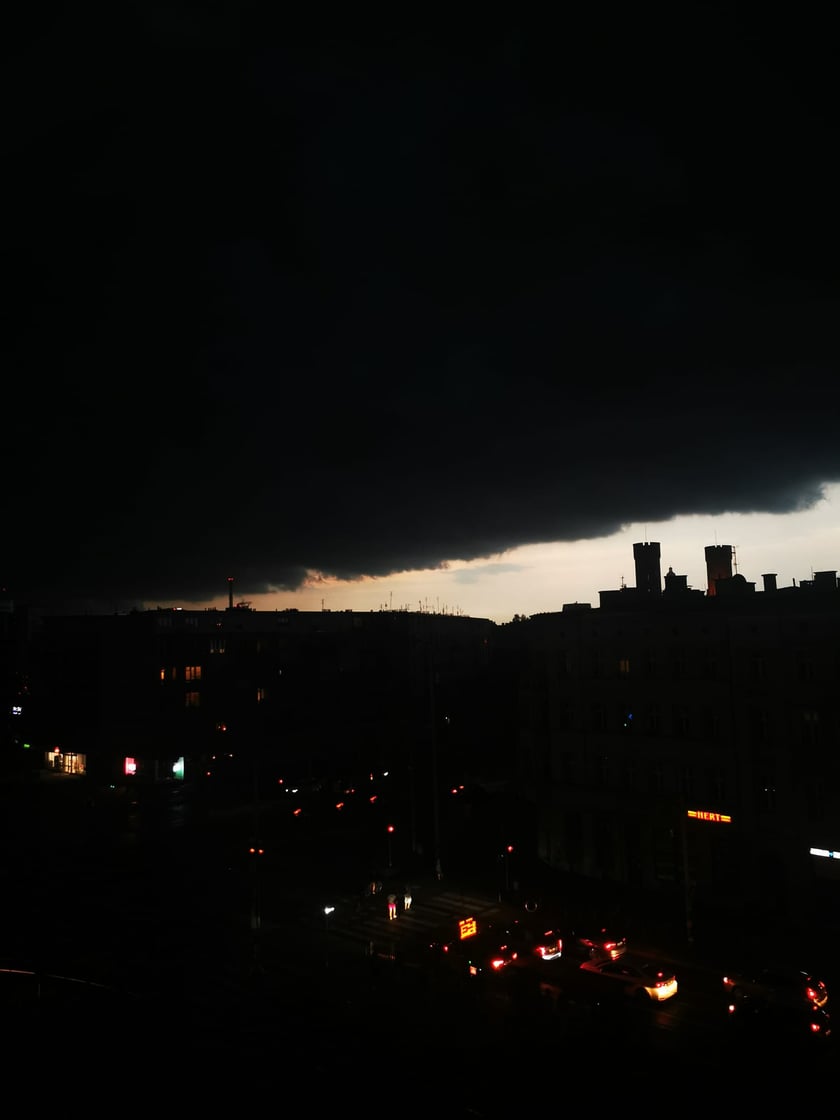 Pl. Legion&oacute;w. Burzowe niebo nad Wrocławiem 10 lipca