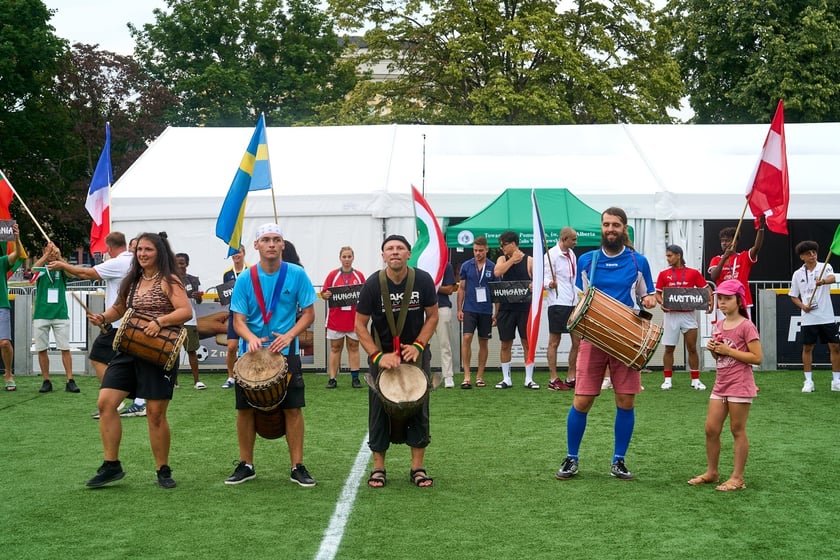 Pierwszy dzień Międzynarodowego Turnieju Piłki Nożnej Ulicznej Os&oacute;b Bezdomnych Wrocław Cup 2024