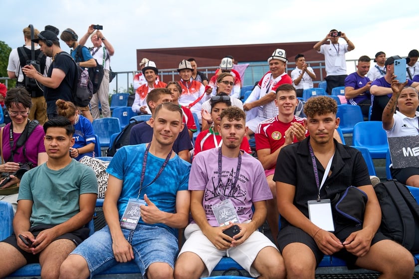 Pierwszy dzień Międzynarodowego Turnieju Piłki Nożnej Ulicznej Os&oacute;b Bezdomnych Wrocław Cup 2024