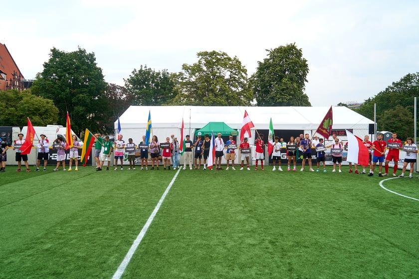 Pierwszy dzień Międzynarodowego Turnieju Piłki Nożnej Ulicznej Os&oacute;b Bezdomnych Wrocław Cup 2024