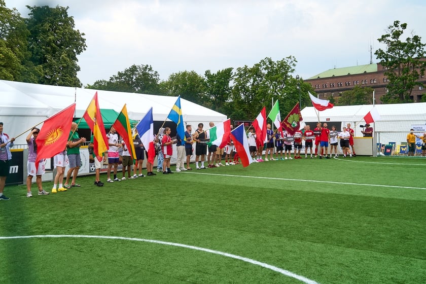 Pierwszy dzień Międzynarodowego Turnieju Piłki Nożnej Ulicznej Os&oacute;b Bezdomnych Wrocław Cup 2024