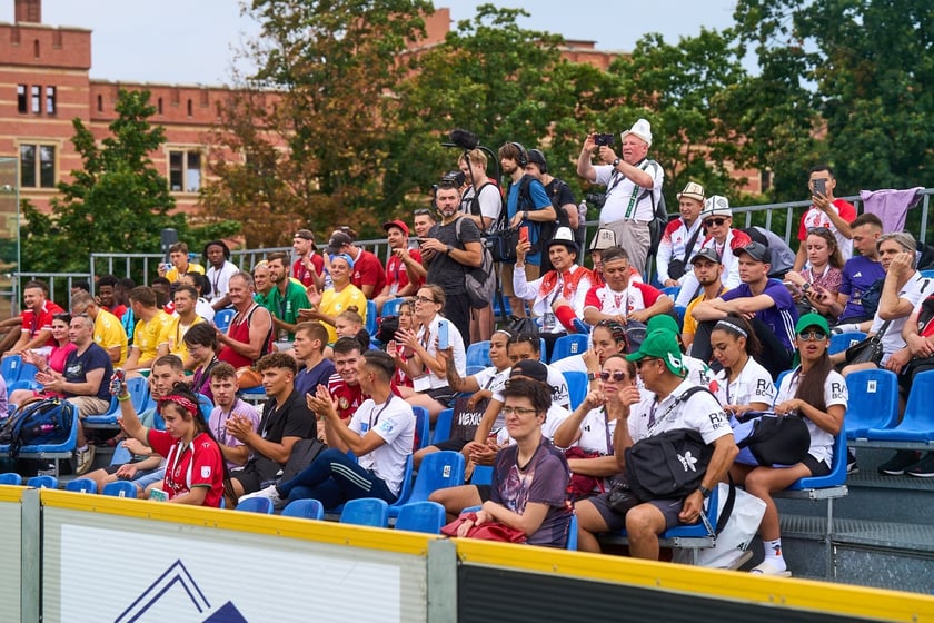Pierwszy dzień Międzynarodowego Turnieju Piłki Nożnej Ulicznej Os&oacute;b Bezdomnych Wrocław Cup 2024