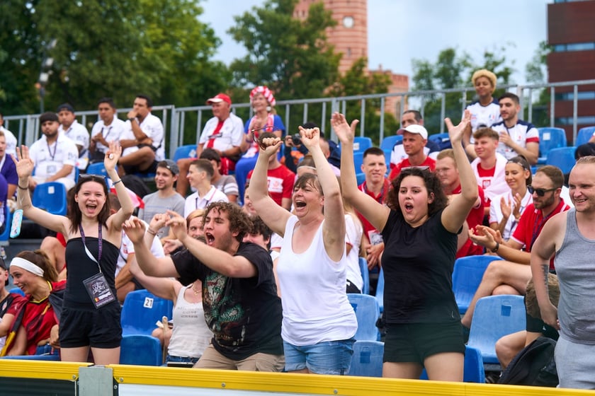 Pierwszy dzień Międzynarodowego Turnieju Piłki Nożnej Ulicznej Os&oacute;b Bezdomnych Wrocław Cup 2024