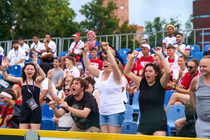 Pierwszy dzień Międzynarodowego Turnieju Piłki Nożnej Ulicznej Os&oacute;b Bezdomnych Wrocław Cup 2024