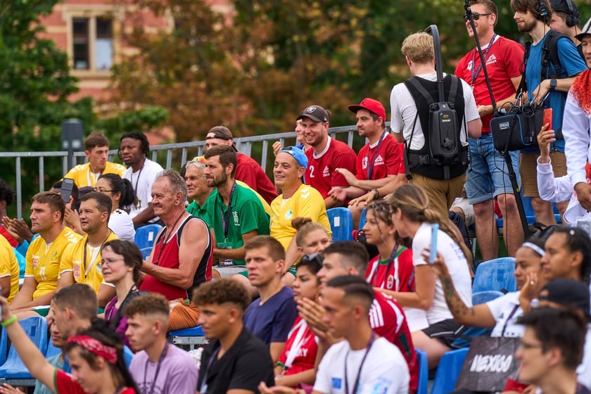 Pierwszy dzień Międzynarodowego Turnieju Piłki Nożnej Ulicznej Os&oacute;b Bezdomnych Wrocław Cup 2024