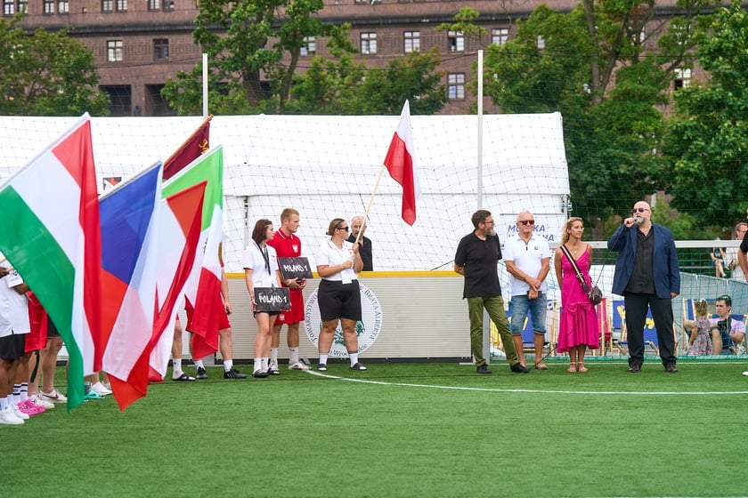 Pierwszy dzień Międzynarodowego Turnieju Piłki Nożnej Ulicznej Os&oacute;b Bezdomnych Wrocław Cup 2024