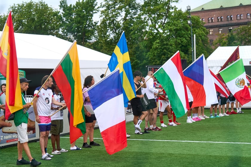 Pierwszy dzień Międzynarodowego Turnieju Piłki Nożnej Ulicznej Os&oacute;b Bezdomnych Wrocław Cup 2024