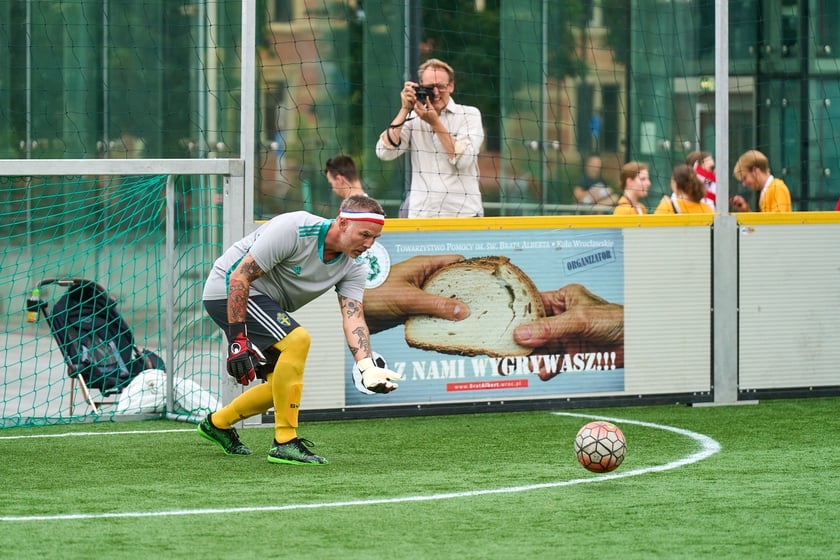 Pierwszy dzień Międzynarodowego Turnieju Piłki Nożnej Ulicznej Os&oacute;b Bezdomnych Wrocław Cup 2024