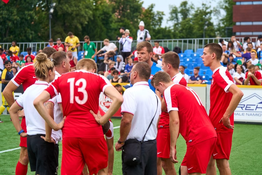Pierwszy dzień Międzynarodowego Turnieju Piłki Nożnej Ulicznej Os&oacute;b Bezdomnych Wrocław Cup 2024