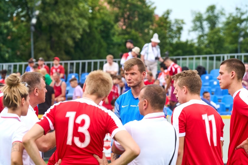 Pierwszy dzień Międzynarodowego Turnieju Piłki Nożnej Ulicznej Os&oacute;b Bezdomnych Wrocław Cup 2024