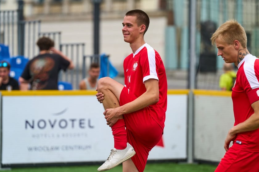 Pierwszy dzień Międzynarodowego Turnieju Piłki Nożnej Ulicznej Os&oacute;b Bezdomnych Wrocław Cup 2024