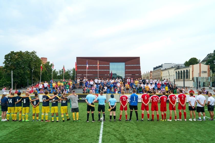 Pierwszy dzień Międzynarodowego Turnieju Piłki Nożnej Ulicznej Os&oacute;b Bezdomnych Wrocław Cup 2024