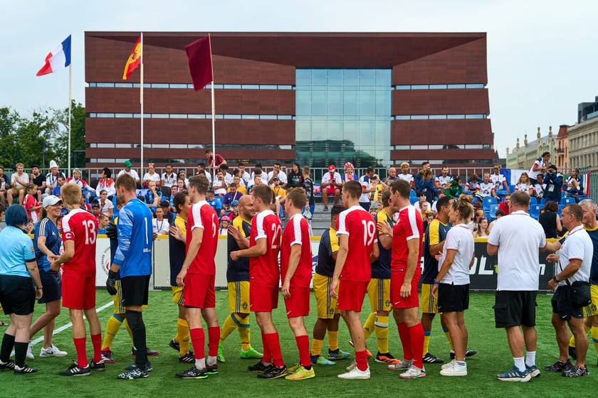 Pierwszy dzień Międzynarodowego Turnieju Piłki Nożnej Ulicznej Os&oacute;b Bezdomnych Wrocław Cup 2024
