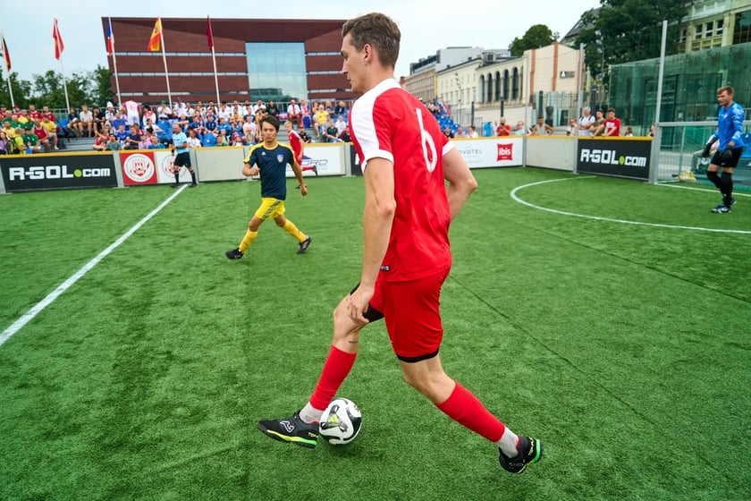 Pierwszy dzień Międzynarodowego Turnieju Piłki Nożnej Ulicznej Os&oacute;b Bezdomnych Wrocław Cup 2024