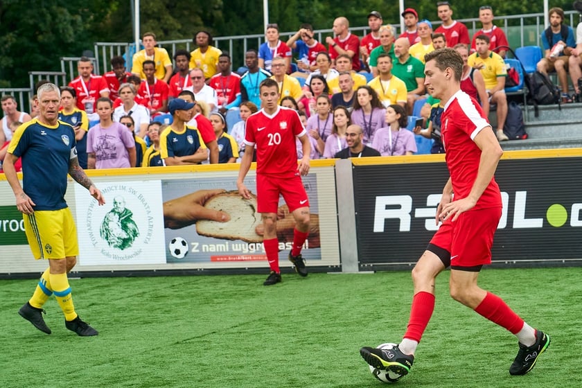 Pierwszy dzień Międzynarodowego Turnieju Piłki Nożnej Ulicznej Os&oacute;b Bezdomnych Wrocław Cup 2024