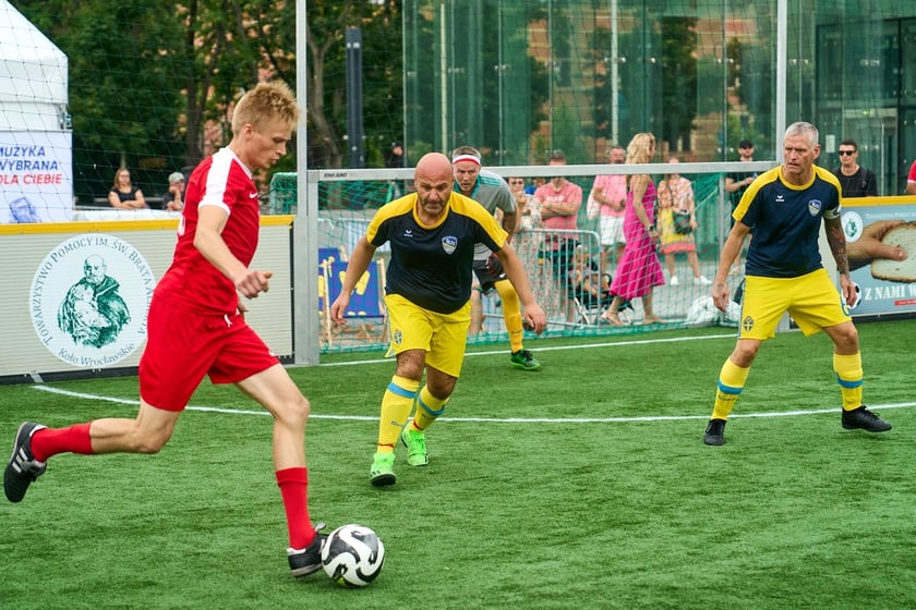 Pierwszy dzień Międzynarodowego Turnieju Piłki Nożnej Ulicznej Os&oacute;b Bezdomnych Wrocław Cup 2024