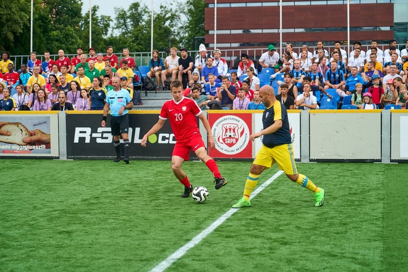 Pierwszy dzień Międzynarodowego Turnieju Piłki Nożnej Ulicznej Os&oacute;b Bezdomnych Wrocław Cup 2024