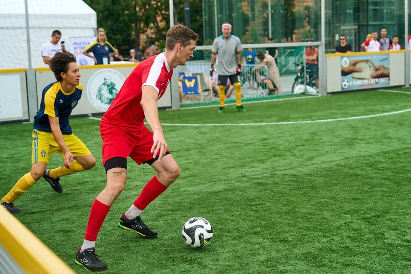 Pierwszy dzień Międzynarodowego Turnieju Piłki Nożnej Ulicznej Os&oacute;b Bezdomnych Wrocław Cup 2024