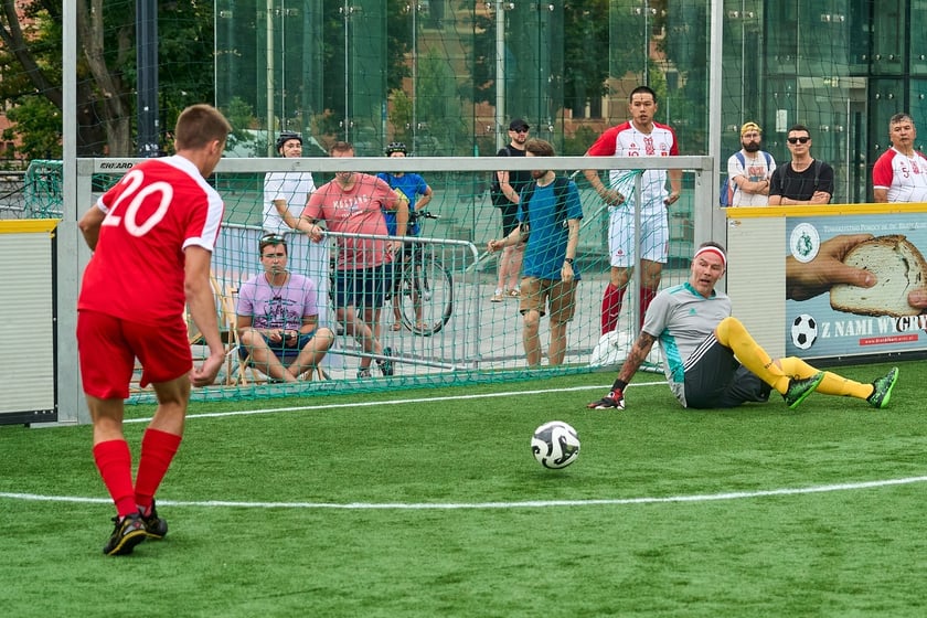 Pierwszy dzień Międzynarodowego Turnieju Piłki Nożnej Ulicznej Os&oacute;b Bezdomnych Wrocław Cup 2024