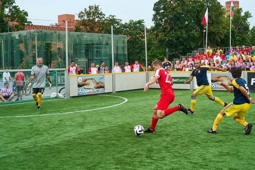 Pierwszy dzień Międzynarodowego Turnieju Piłki Nożnej Ulicznej Os&oacute;b Bezdomnych Wrocław Cup 2024