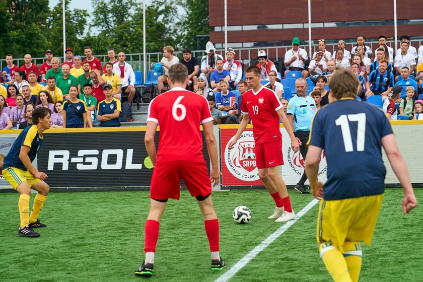 Pierwszy dzień Międzynarodowego Turnieju Piłki Nożnej Ulicznej Os&oacute;b Bezdomnych Wrocław Cup 2024