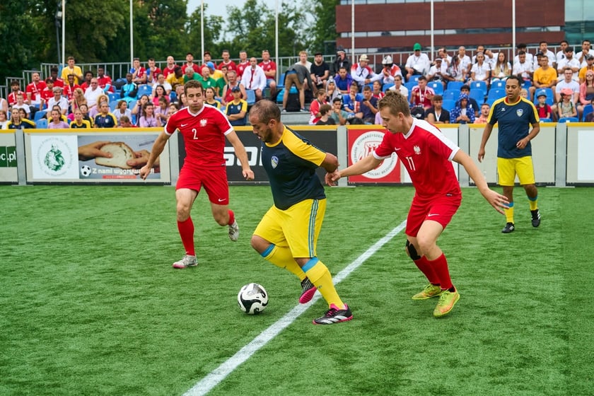 Pierwszy dzień Międzynarodowego Turnieju Piłki Nożnej Ulicznej Os&oacute;b Bezdomnych Wrocław Cup 2024
