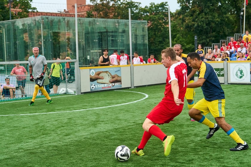 Pierwszy dzień Międzynarodowego Turnieju Piłki Nożnej Ulicznej Os&oacute;b Bezdomnych Wrocław Cup 2024