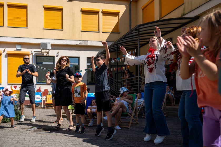 Spotkajmy się na kocu &ndash; piknik ze sztuką, czyli pokaz uczestnik&oacute;w projektu Lelenfant (14 lipca 2024, ul. Chociebuska)