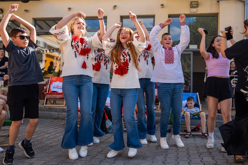 Spotkajmy się na kocu &ndash; piknik ze sztuką, czyli pokaz uczestnik&oacute;w projektu Lelenfant (14 lipca 2024, ul. Chociebuska)