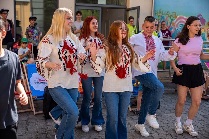 Spotkajmy się na kocu &ndash; piknik ze sztuką, czyli pokaz uczestnik&oacute;w projektu Lelenfant (14 lipca 2024, ul. Chociebuska)