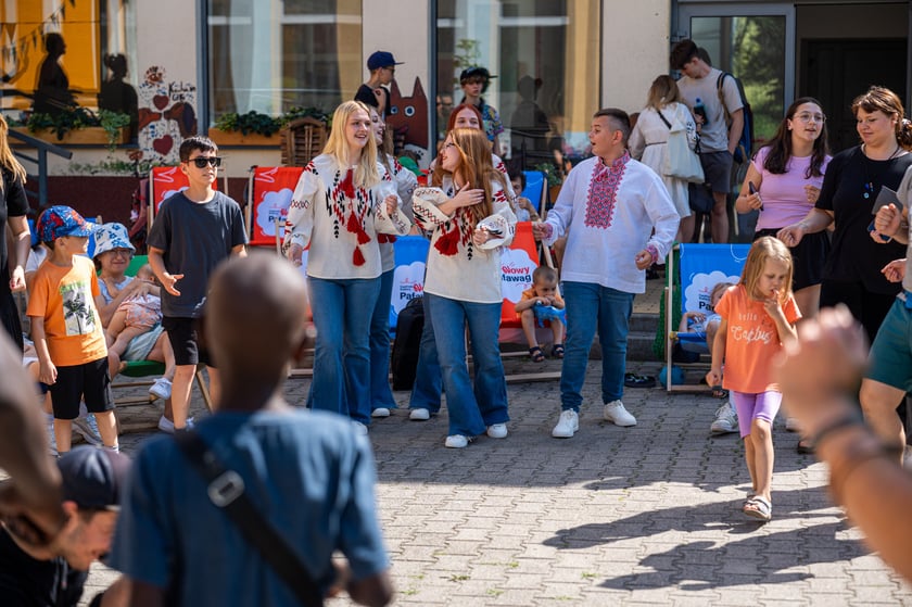 Spotkajmy się na kocu &ndash; piknik ze sztuką, czyli pokaz uczestnik&oacute;w projektu Lelenfant (14 lipca 2024, ul. Chociebuska)
