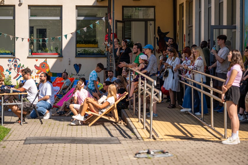 Spotkajmy się na kocu &ndash; piknik ze sztuką, czyli pokaz uczestnik&oacute;w projektu Lelenfant (14 lipca 2024, ul. Chociebuska)