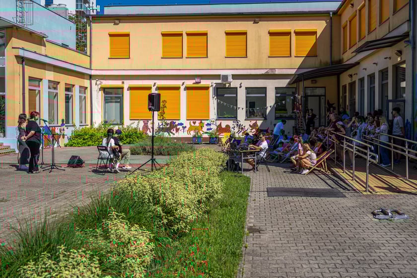 Spotkajmy się na kocu &ndash; piknik ze sztuką, czyli pokaz uczestnik&oacute;w projektu Lelenfant (14 lipca 2024, ul. Chociebuska)