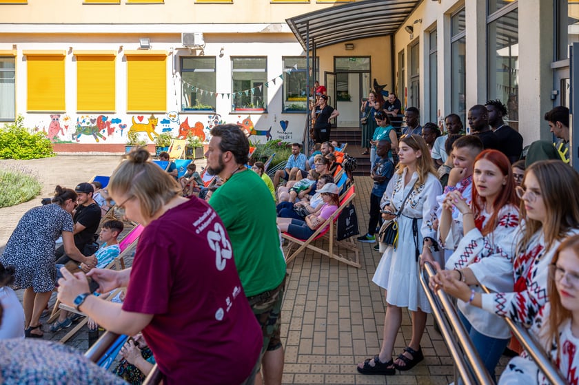 Spotkajmy się na kocu &ndash; piknik ze sztuką, czyli pokaz uczestnik&oacute;w projektu Lelenfant (14 lipca 2024, ul. Chociebuska)