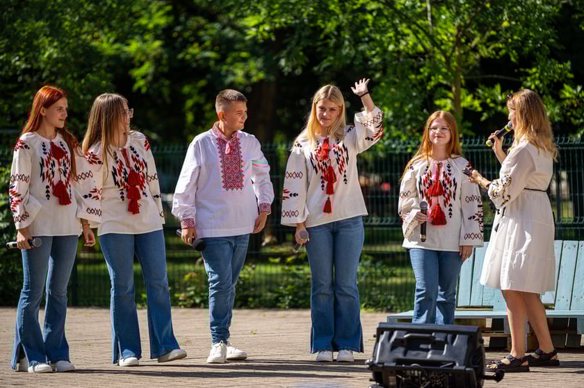 Spotkajmy się na kocu &ndash; piknik ze sztuką, czyli pokaz uczestnik&oacute;w projektu Lelenfant (14 lipca 2024, ul. Chociebuska)