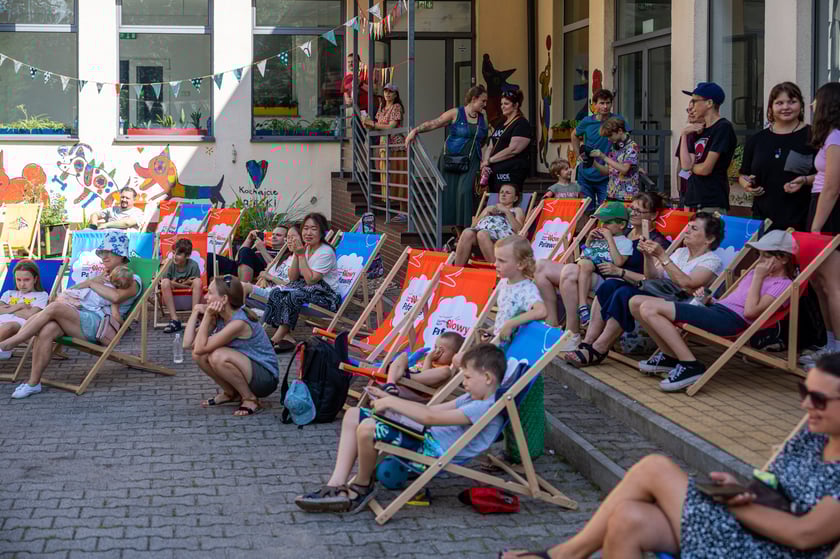 Spotkajmy się na kocu &ndash; piknik ze sztuką, czyli pokaz uczestnik&oacute;w projektu Lelenfant (14 lipca 2024, ul. Chociebuska)