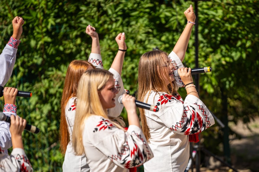 Spotkajmy się na kocu &ndash; piknik ze sztuką, czyli pokaz uczestnik&oacute;w projektu Lelenfant (14 lipca 2024, ul. Chociebuska)
