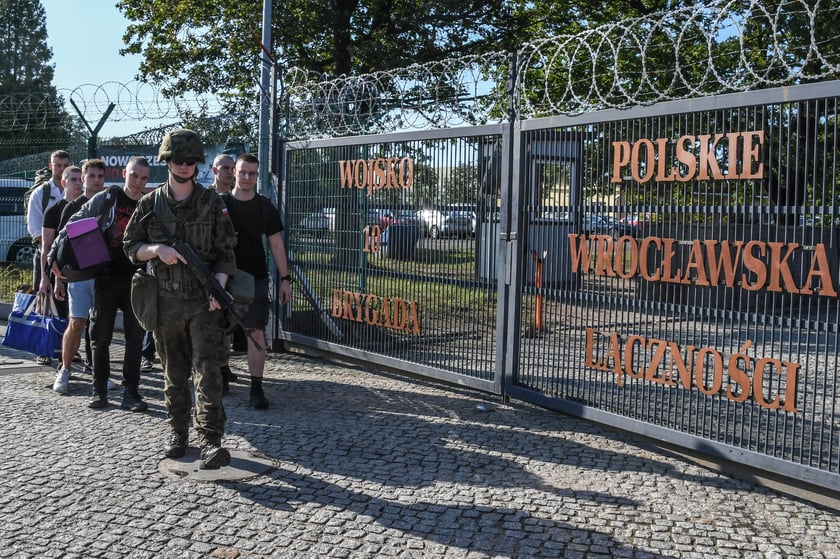 29 adeptów żołnierskiego rzemiosła, zostało wcielonych w połowie lipca w szeregi 10 Wrocławskiej Brygady Łączności