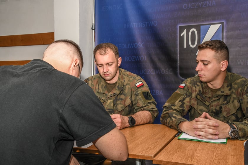 29 adeptów żołnierskiego rzemiosła, zostało wcielonych w połowie lipca w szeregi 10 Wrocławskiej Brygady Łączności
