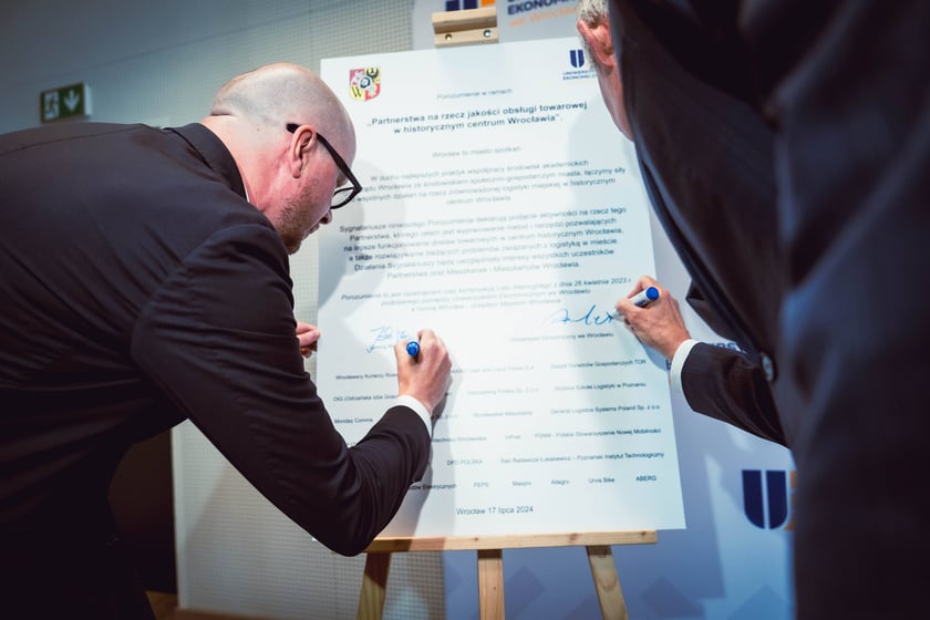 Podpisanie partnerstwa na rzecz jakości obsługi towarowej w historycznym centrum miasta Wrocławia (17.07.2024)