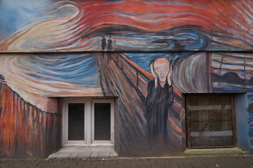 Na zdjęciu widać mural inspirowany obrazem Vincenta Van Gogha "Krzyk".