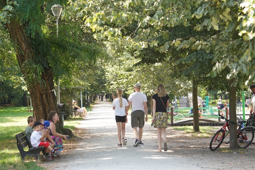 Upalna niedziela we Wrocławiu. Park Zachodni i okolice