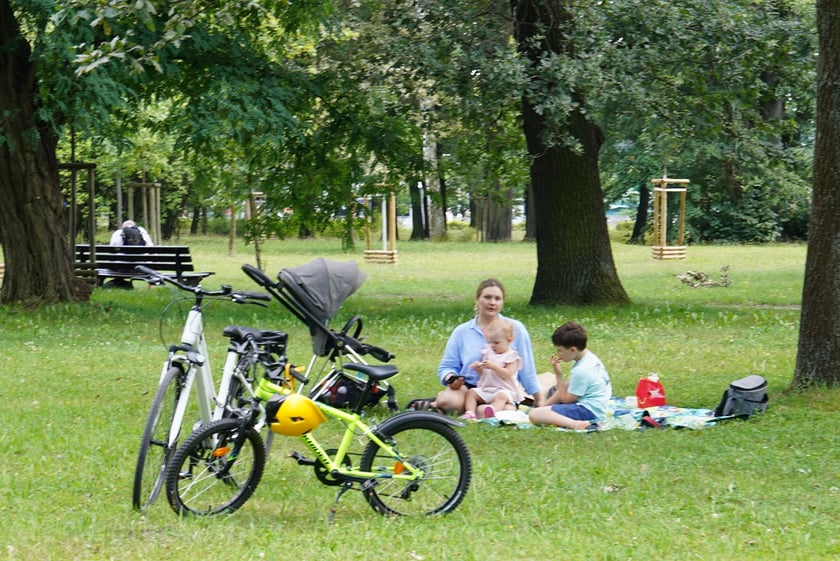 Upalna niedziela we Wrocławiu. Park Zachodni i okolice