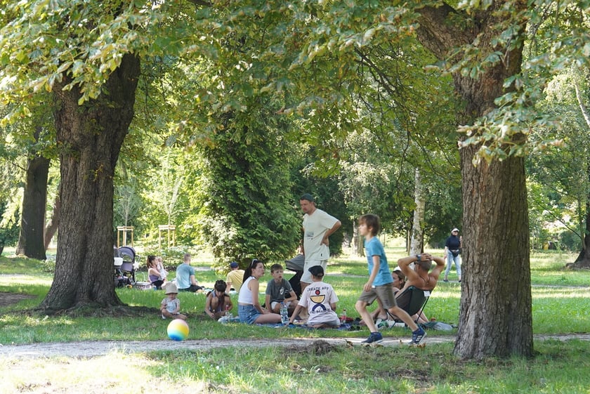Upalna niedziela we Wrocławiu. Park Zachodni i okolice
