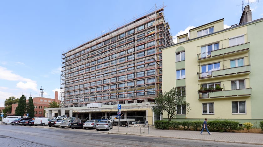Budynek hotelu Wieniawa w przebudowie na Sheraton, lipiec 2024