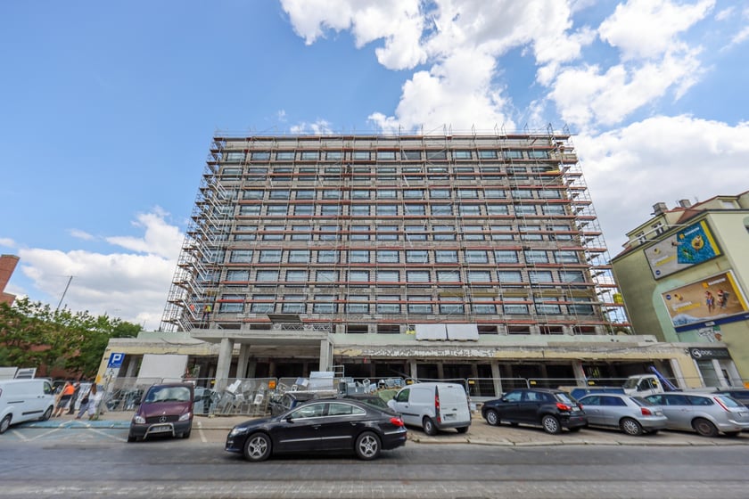 Budynek hotelu Wieniawa w przebudowie na Sheraton, lipiec 2024