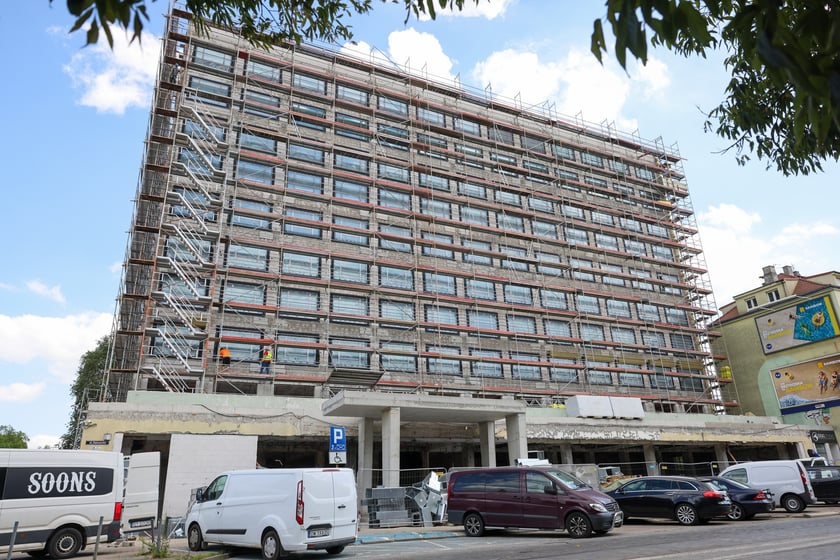 Budynek hotelu Wieniawa w przebudowie na Sheraton, lipiec 2024