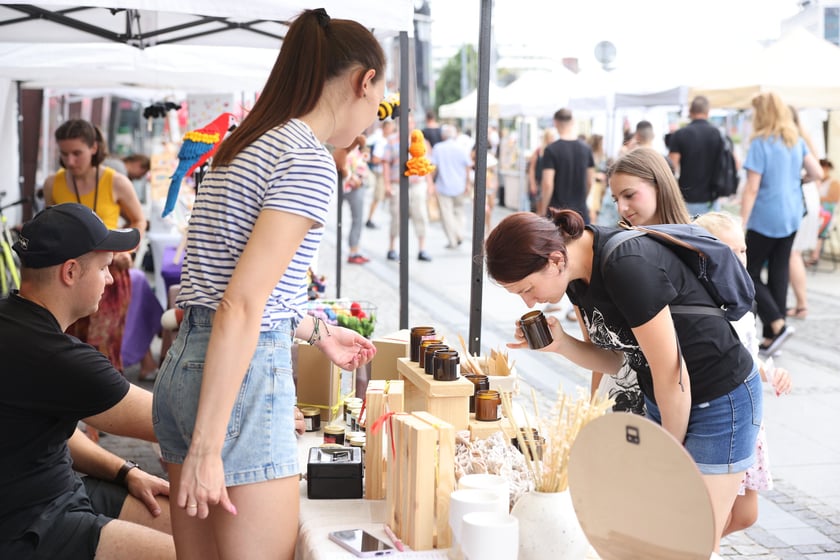 Ręki Dzieła Fest na ulicy Oławskiej we Wrocławiu