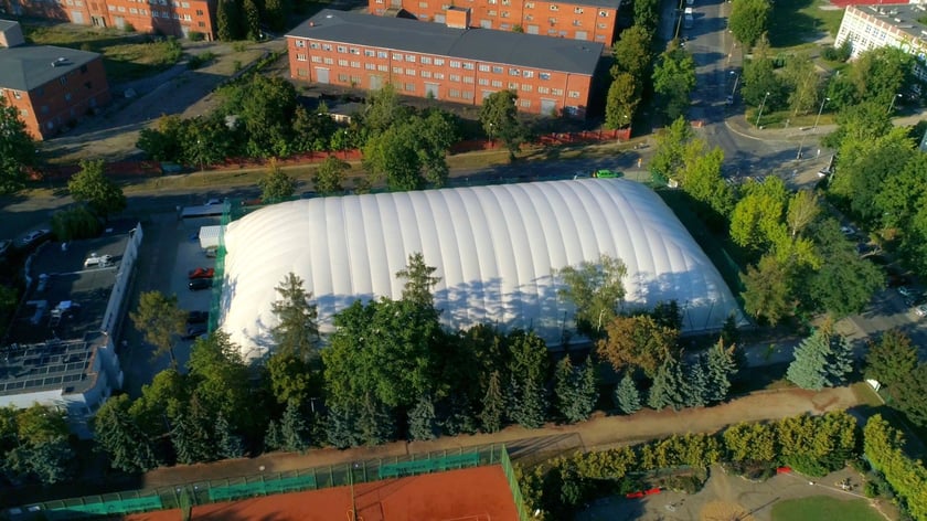 Zadaszenie pneumatyczne boiska ze sztuczną nawierzchnią
&nbsp;