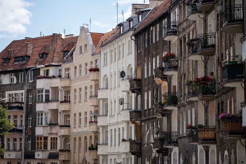 Kamienice i detale architektoniczne na ulicy Nowowiejskiej i sąsiednich ulicach